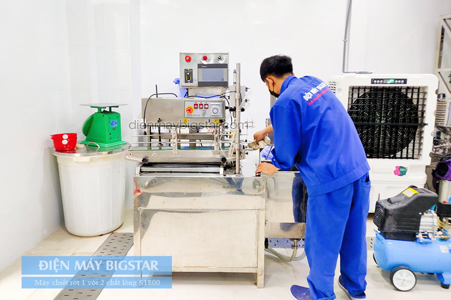 Máy chiết rót 1 vòi 2 chất lỏng S1800