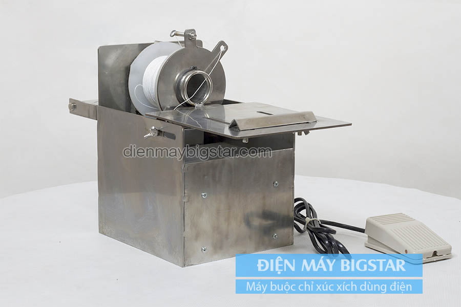 Máy buộc xúc xích lạp xưởng dùng điện