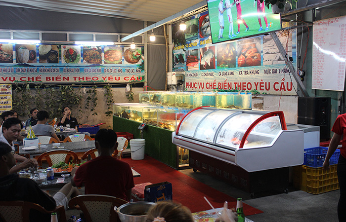 tu trung bay thit tuoi SC 208