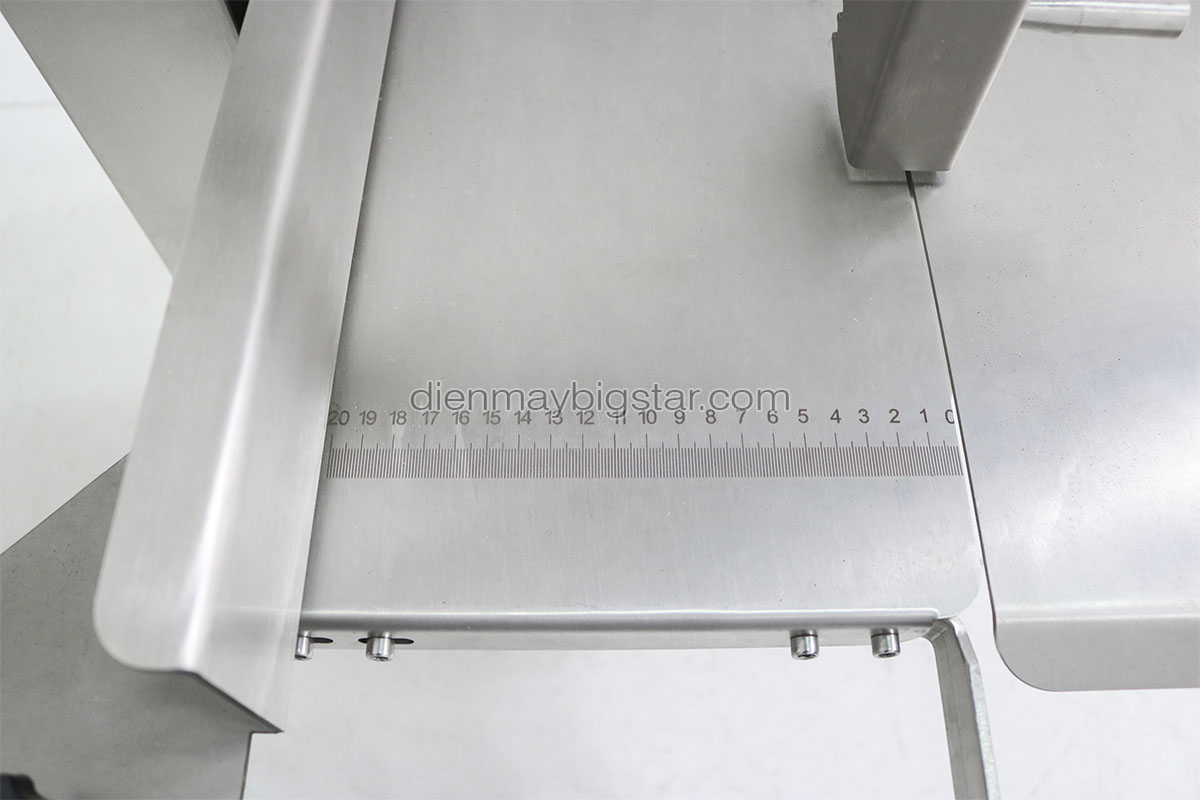 Máy cưa xương inox YF-F300A 21 may cua xuong inox YF F300A 1.3 1