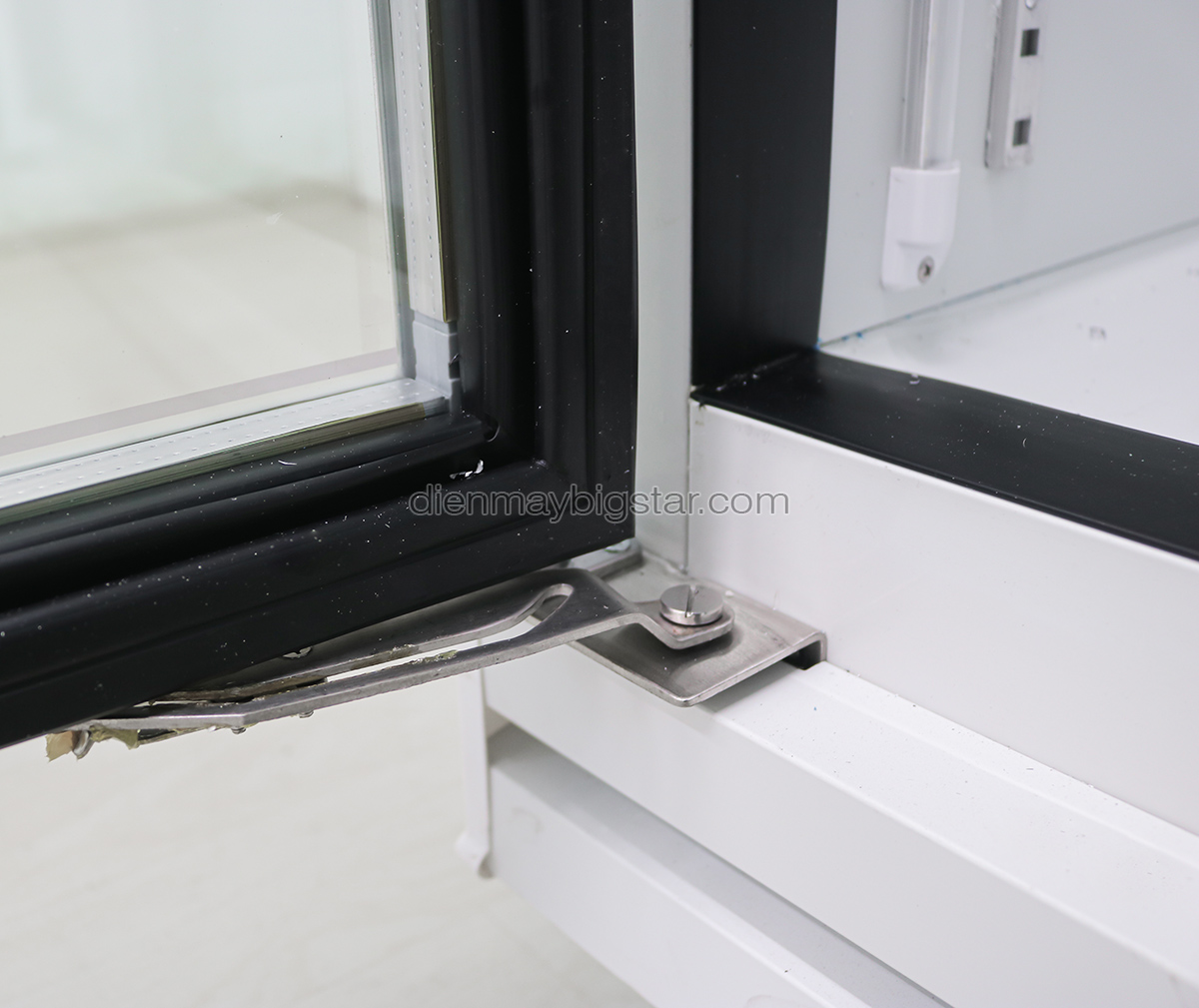 Tủ mát trưng bày Berjaya 2 cánh kính 1m2 2D/DC-SM 18 tu mat trung bay berjaya 2 canh kinh 1m2 2D DC SM 8