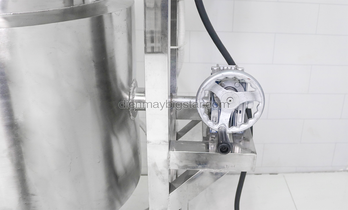 Nồi nấu có cánh khuấy lật nghiêng 100L 23 Noi nau co canh khuay lat nghieng 100L 1.8 1