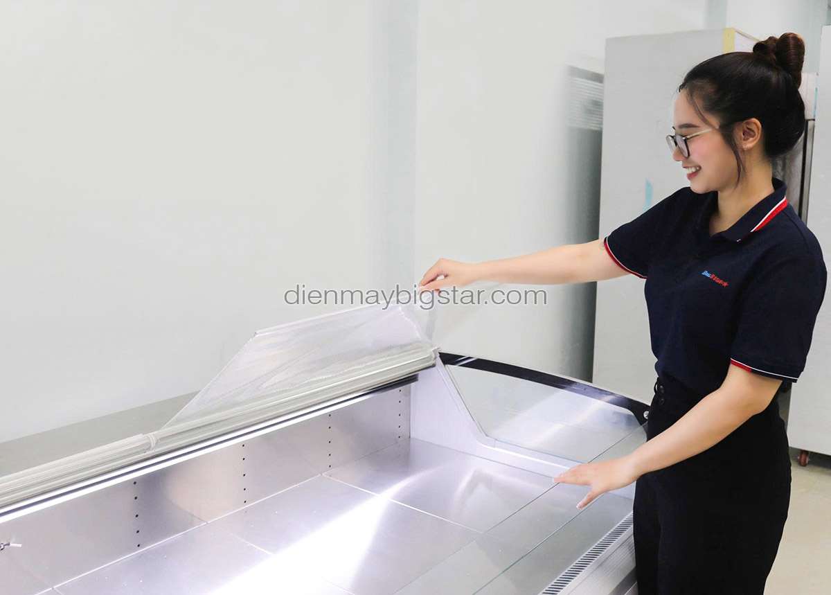 Tủ mát trưng bày thực phẩm màn kéo 2m XF-2.0 23 tu trung by thuc pham man keo XF 2.0 3