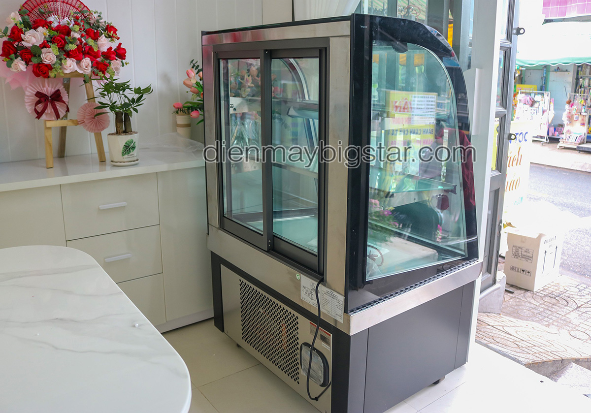 Tủ trưng bày bánh kem kính cong BERJAYA CCS09SB13-2FB 900mm 13 tu banh kem kinh cong BERJAYA CCS09SB13 2FB 900mm 4