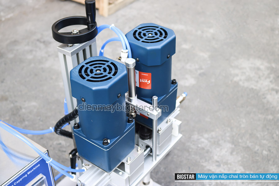 Máy vặn nắp chai tròn bán tự động 27 May van nap chai tron ban tu dong 8