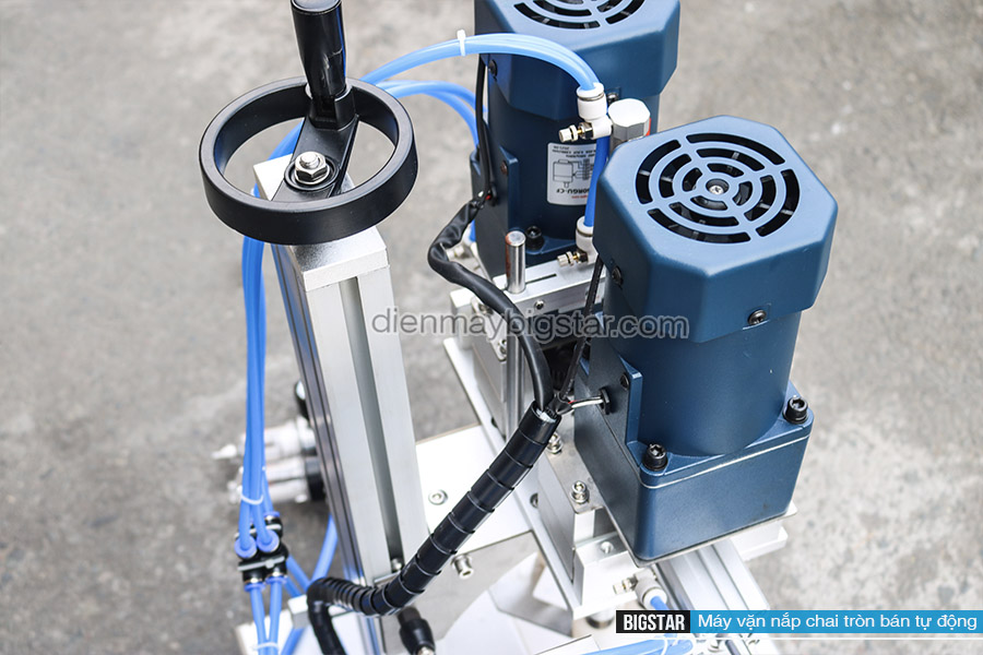 Máy vặn nắp chai tròn bán tự động 30 May van nap chai tron ban tu dong 9