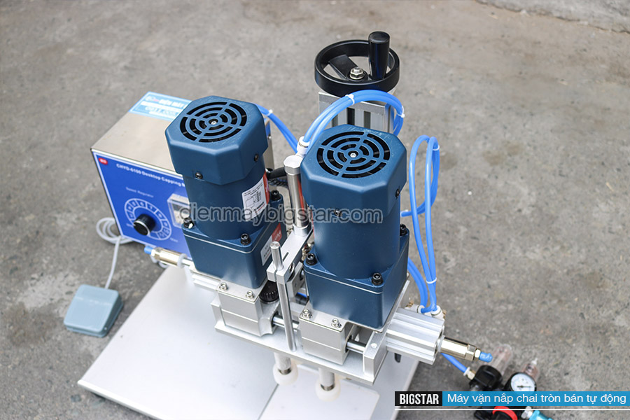 Máy vặn nắp chai tròn bán tự động 25 May van nap chai tron ban tu dong 10