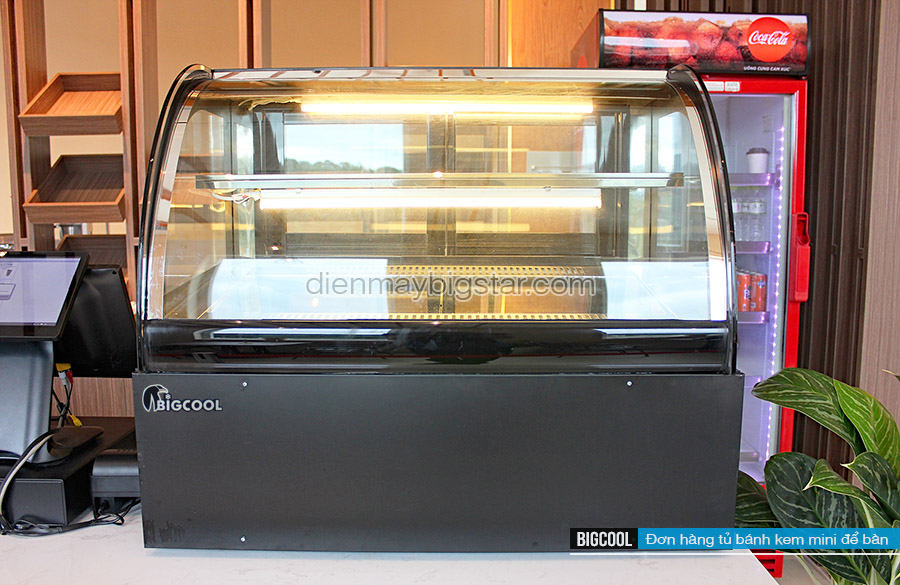 tu banh kem mini de ban 900mm 1
