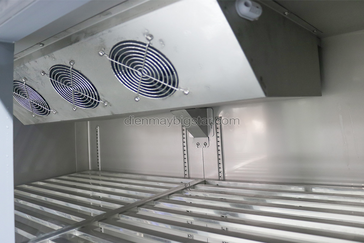 3 mẫu tủ đông 4 cánh được sử dụng nhiều nhất tại các hệ thống bếp ăn 5 Tu dong 4 canh quat lanh 1m2 4