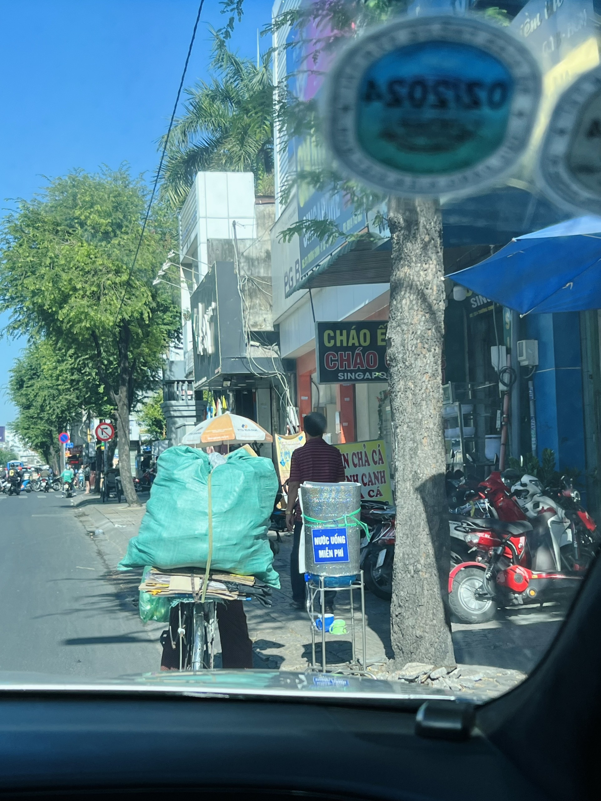 thung nuoc mien phi scaled