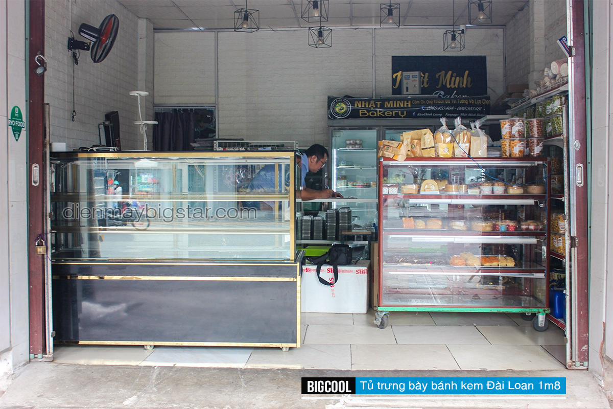 tu trung bay banh kem dai loan 1m8