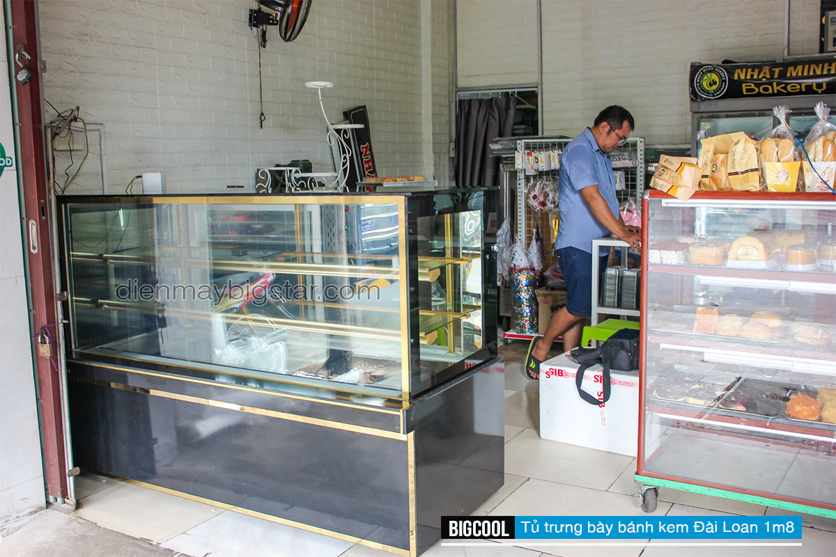 tu trung bay banh kem dai loan 1m8 2