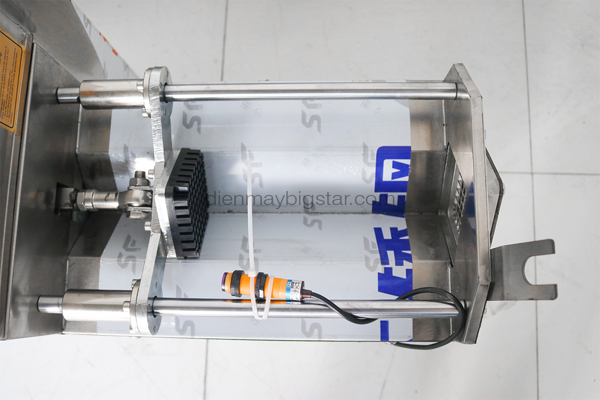 Máy thái rau củ quả TH90 16 may thai rau cu qua TH90 1.2