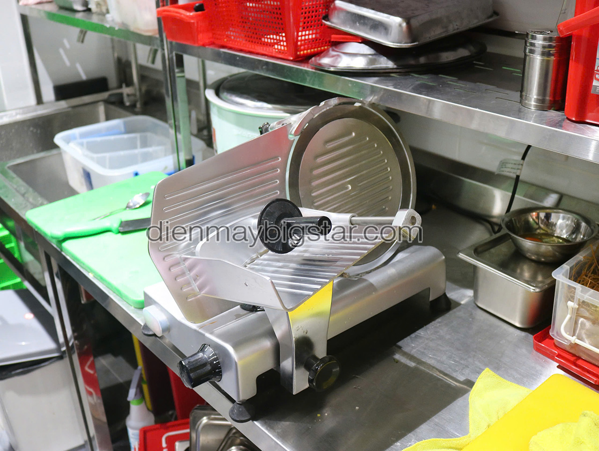 don hang tu trung bay banh kem kinh cong 900mm gb 250 4l va may cat thit es 250 giao tai quan go vap 5