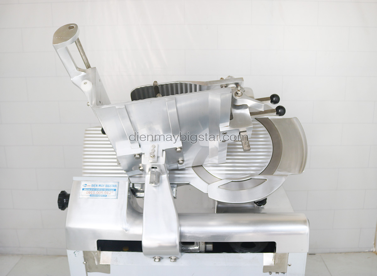 máy cắt thịt chín