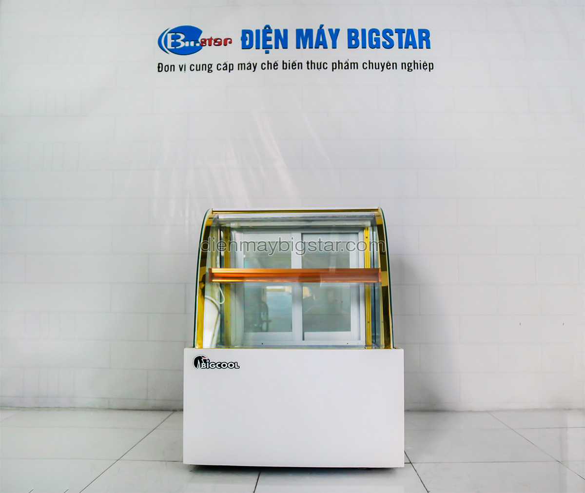 tu banh kem 700mm 1
