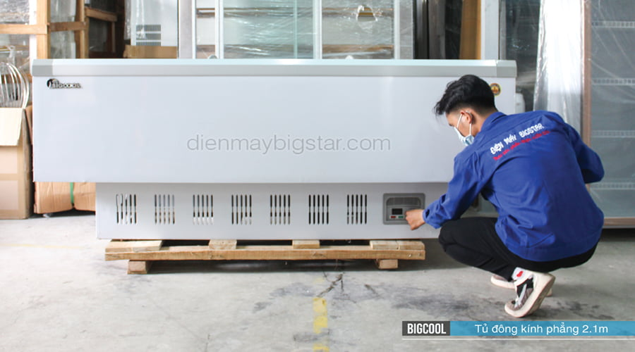 tủ đông trưng bày mặt kính
