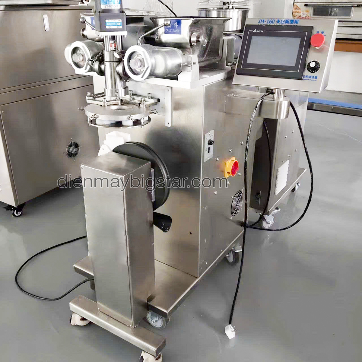 may vo vien hat tran chau cong nghiep 2025 3