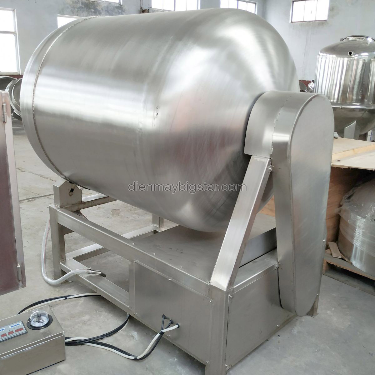 may tron uop thit chan khong tu dong 600l vmt 600l 7