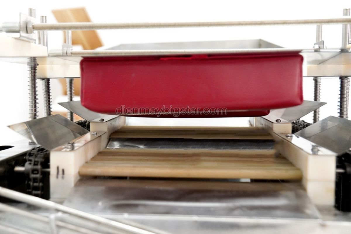 may lot vo trung cut tu dong 2 truc 3