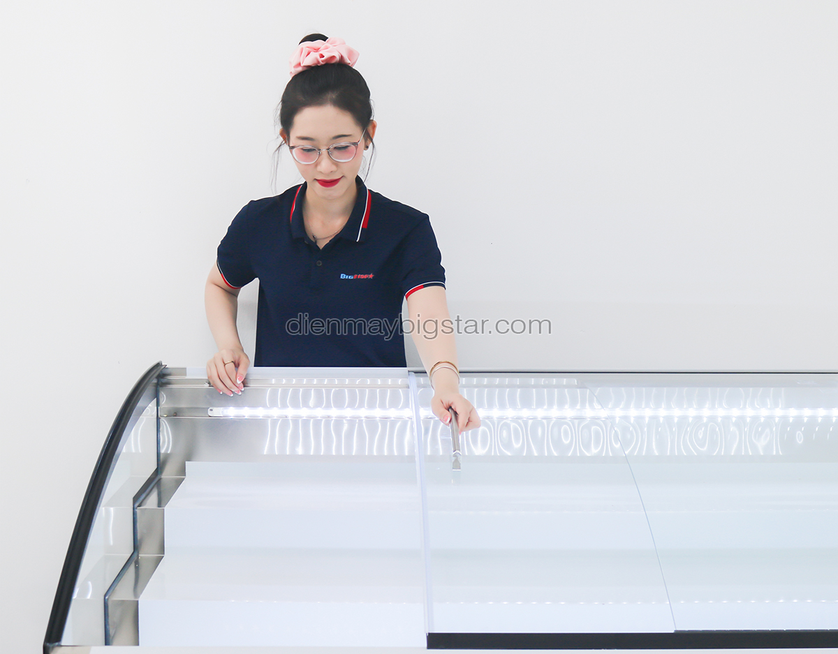 tu trung bay sieu thi 2 che do dang nam 1m5 7