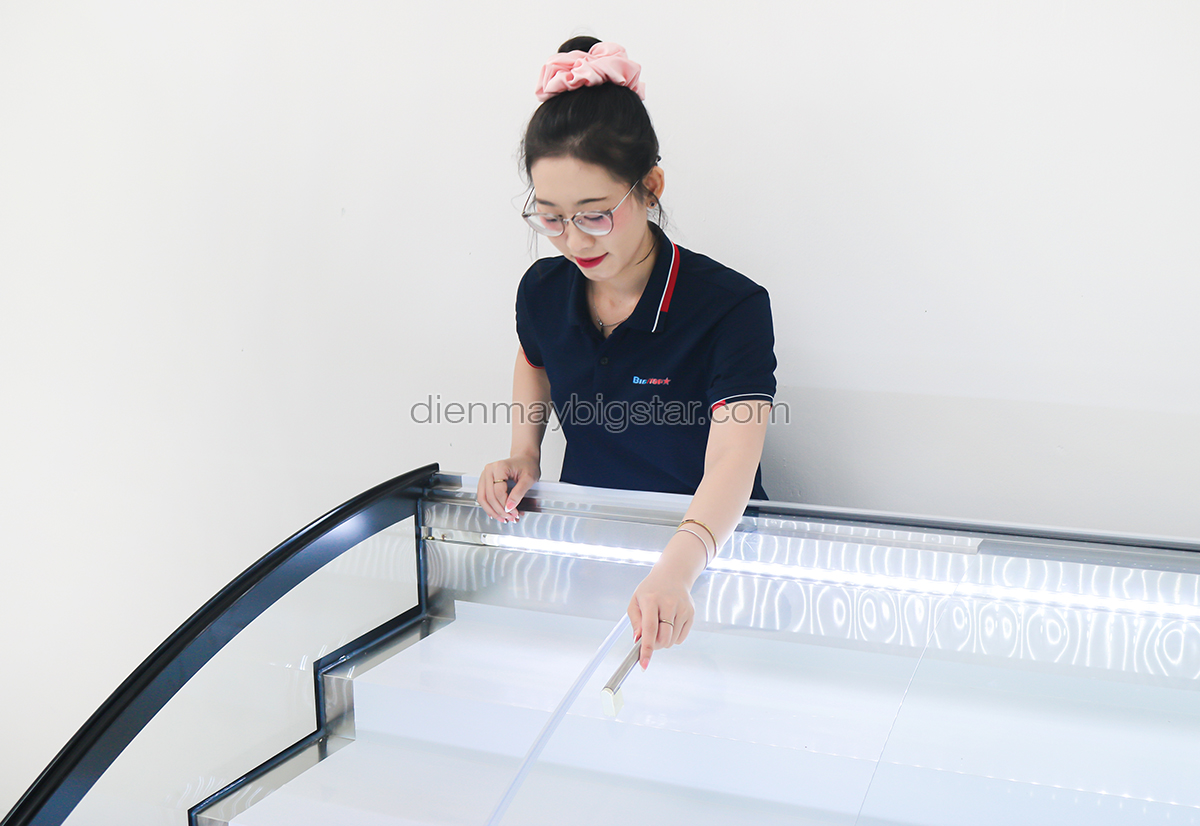 tu trung bay sieu thi 2 che do dang nam 1m5 8