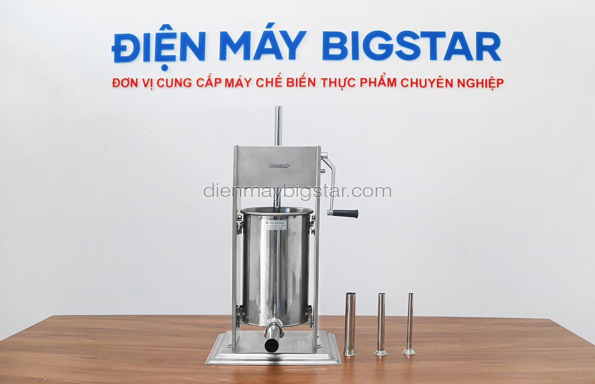 may nhoi xuc xich quay tay 12L TV12L 10