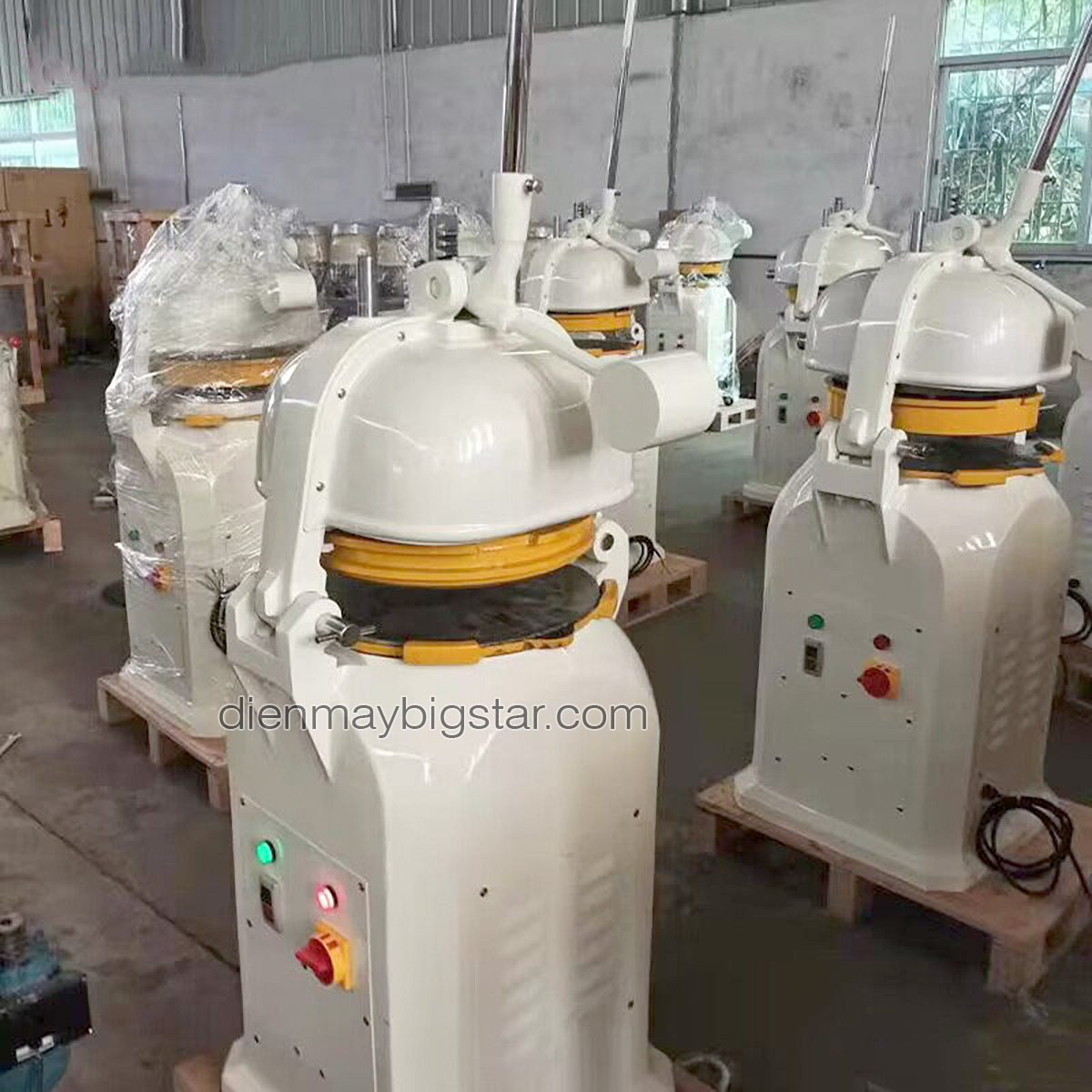Máy chia bột vo tròn bán tự động 26 phần/lần 18 May chia bot vo tron ban tu dong 26 phan lan 5