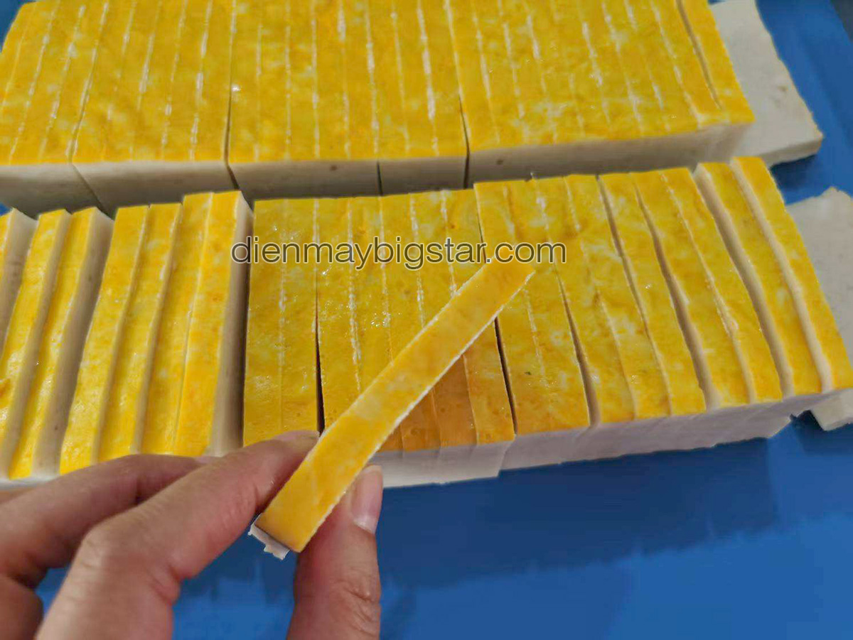 Máy cắt bánh sandwich tự động có băng tải WG-31LC 25 may cat banh sandwich tu dong co bang tai 1